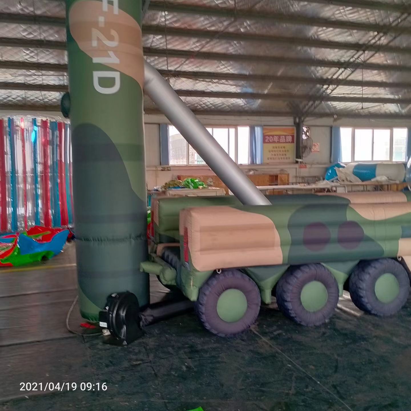 相城军事演习中的充气目标车辆：模拟发射车雷达车坦克飞机